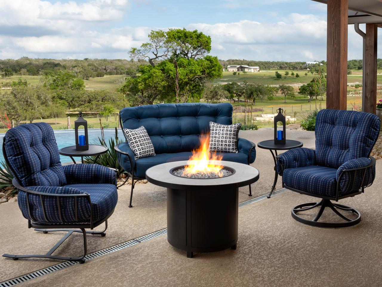 OW Lee Monterra Urban Scale Wrought Iron Crescent Loveseat