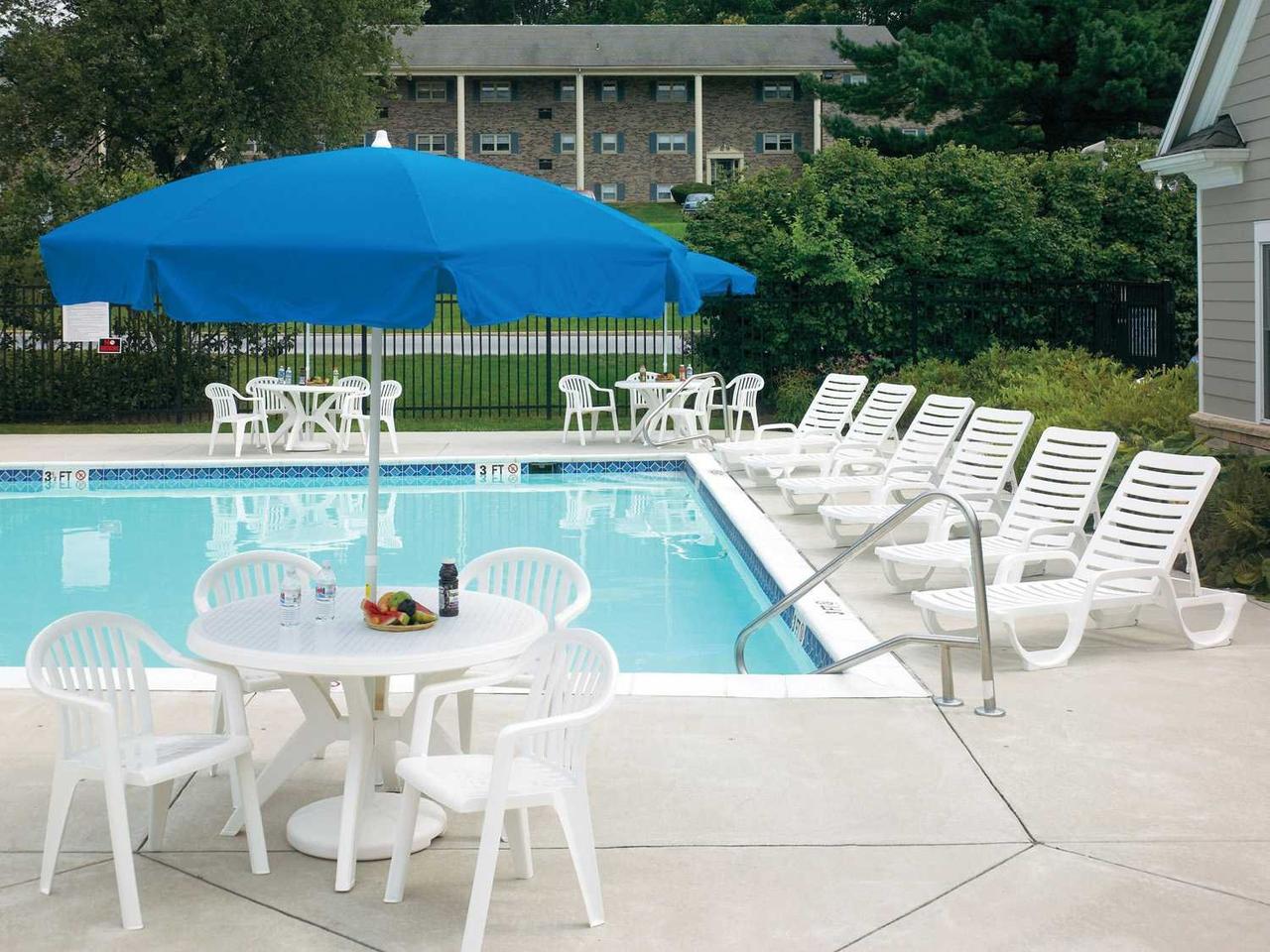 Grosfillex Miami Resin White Lowback Stacking Outdoor Patio Dining