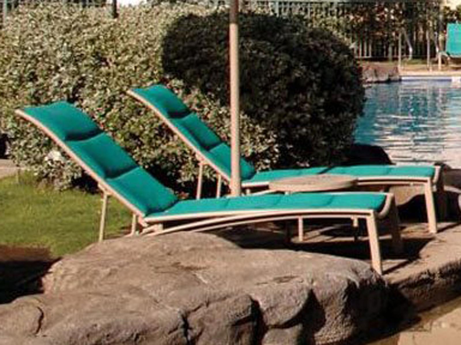 Tropitone South Beach Padded Sling Aluminum Outdoor Lounge Set