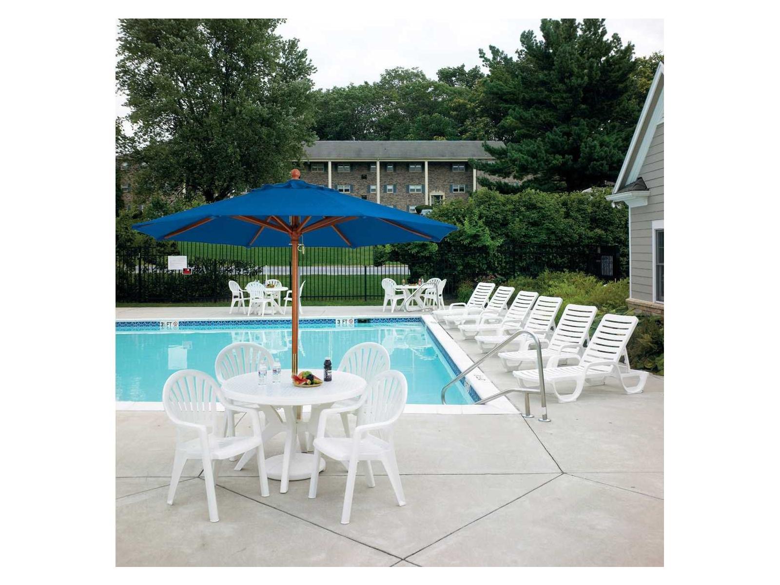 Grosfillex Pacific Fanback Resin White Outdoor Dining Set
