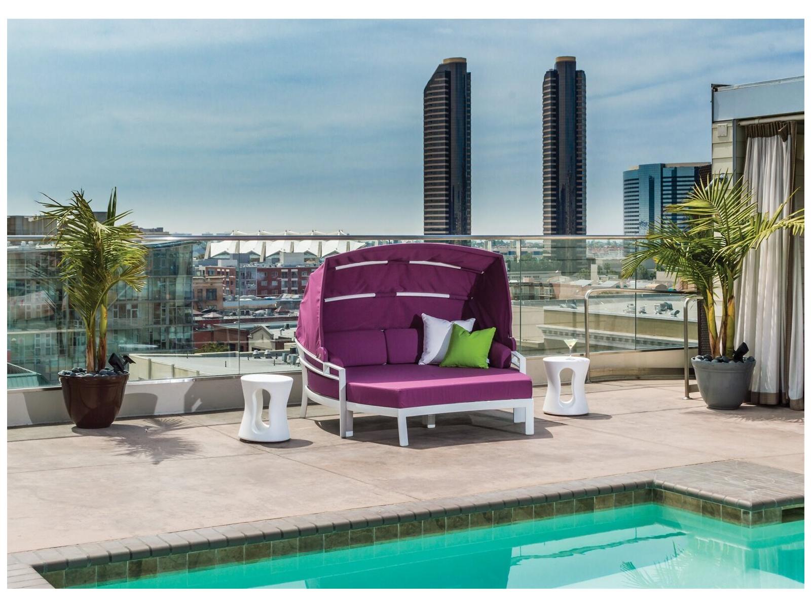 Tropitone Kor Cushion Aluminum Lounge Set
