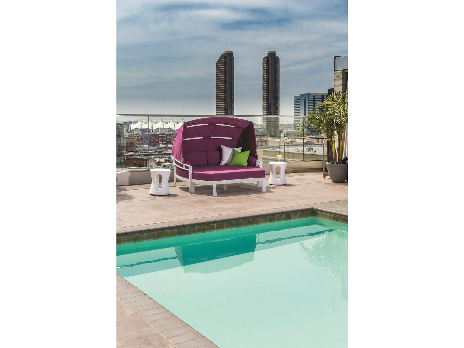 Tropitone Kor Cushion Aluminum Lounge Set