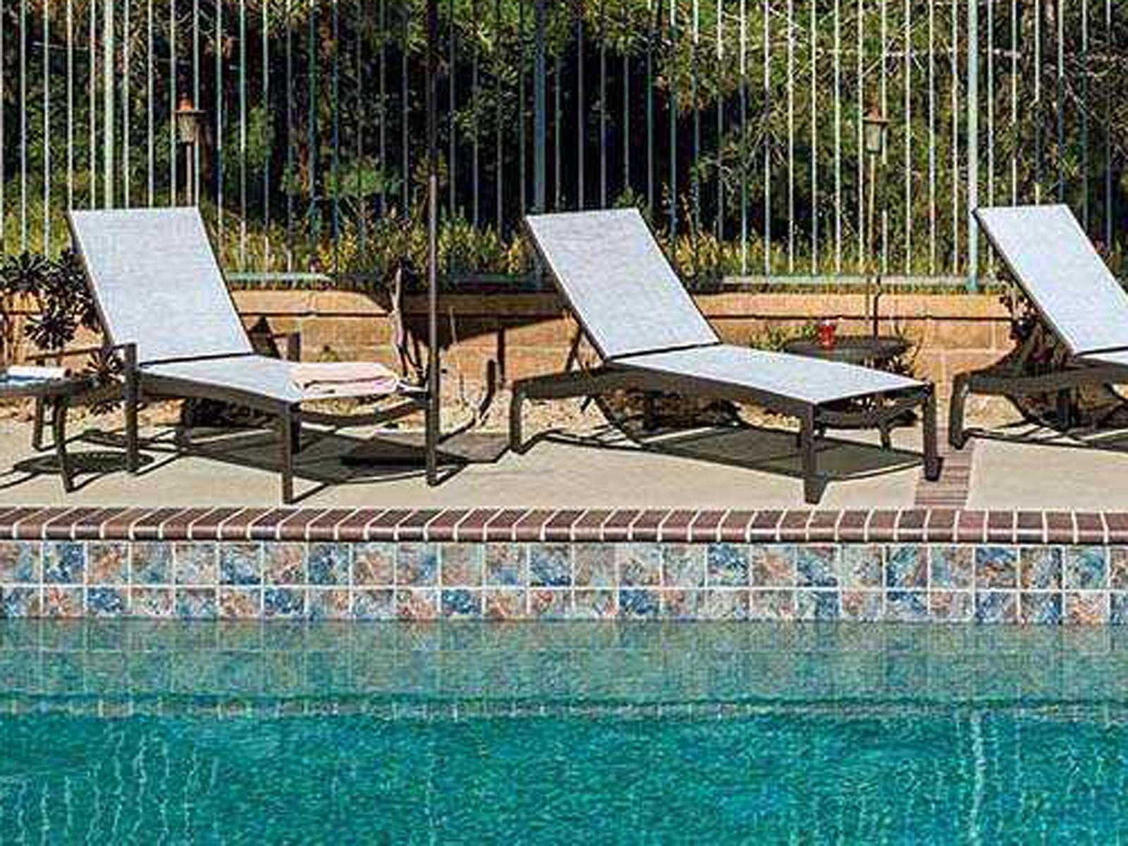 Tropitone Kor Relaxed Sling Aluminum Outdoor Patio Lounge Set