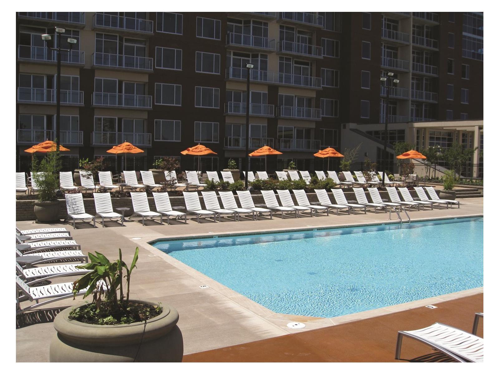 Tropitone South Beach Wave Aluminum Lounge Set