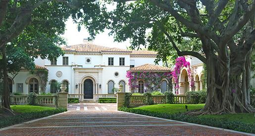Popular Home Design Trends for Homeowners Who Like the Stately East Coast Estate Look
