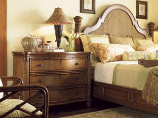 Tommy Bahama Island Estate Round Hill Wood King Poster Bed