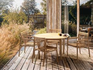 FDB Mobler Outdoor Sammen Natural Teak Round Dining Table