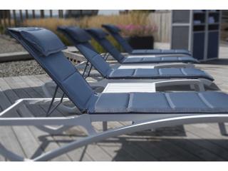 Grosfillex Sunset Glacier White Aluminum Resin Patio Lounge Set in Madras Blue