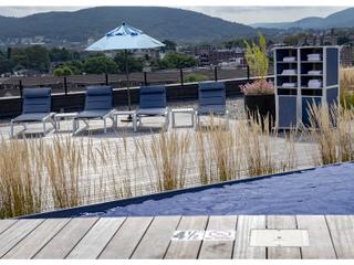 Grosfillex Sunset Glacier White Aluminum Resin Outdoor Lounge Set in Madras Blue