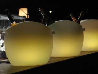 Smart & Green Original So Fresh Bluetooth Outdoor LED Light Champagne Cooler