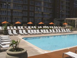 Tropitone South Beach Wave Aluminum Lounge Set