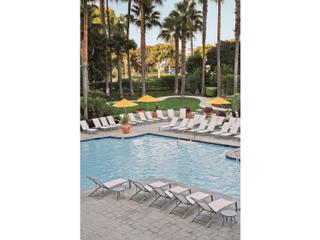 Tropitone South Beach Relaxed Sling Aluminum Lounge Set