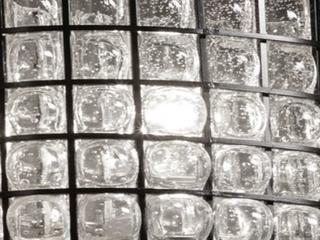 Shade Finish: Grid Wire Pattern and Clear with Bubbles Glass