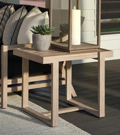 Featured filter: Teak & Wood Tables