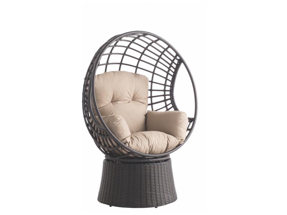 Nadine Wicker Swivel Outdoor Accent Chair with Sunbelievable Dune Cushion