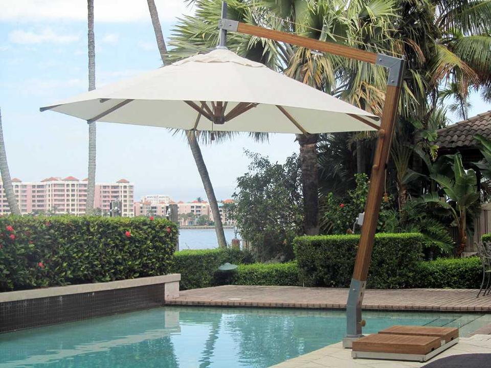 Levante Side Wind 11.5-Foot Round Cantilever Umbrella