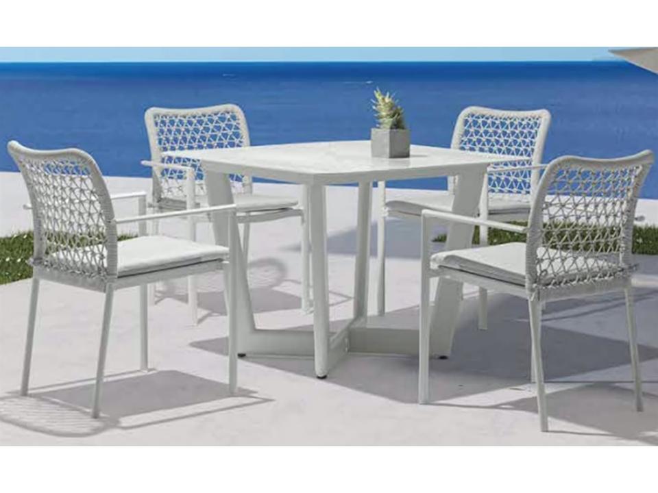 Club Dining Set