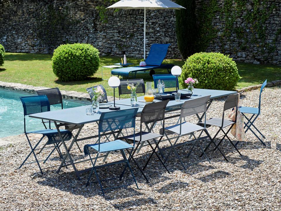 Caractere Steel Dining Set
