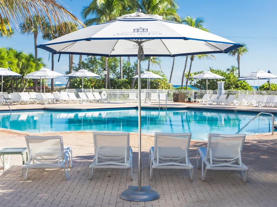 Monterey 7.5 Foot Octagon Pulley Lift Umbrella