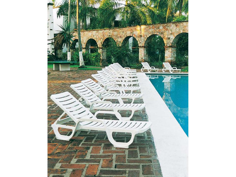 Bahia Resin White Patio Lounge Set