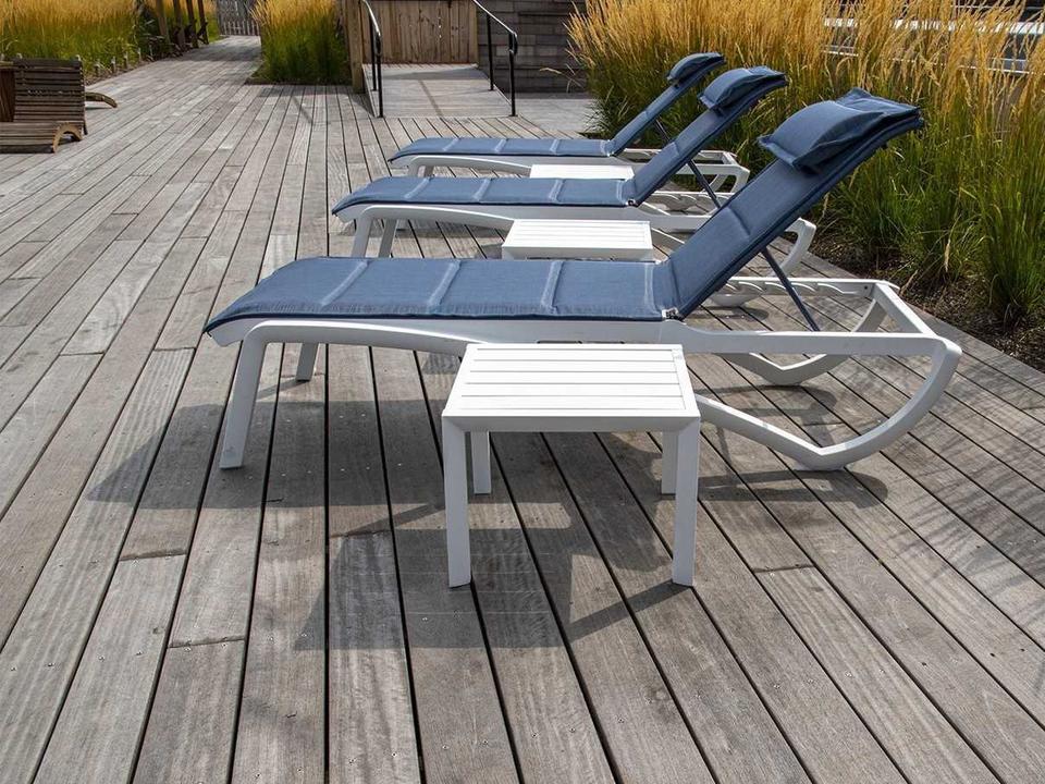 Sunset Aluminum Glacier White Resin Patio Lounge Set in Madras Blue