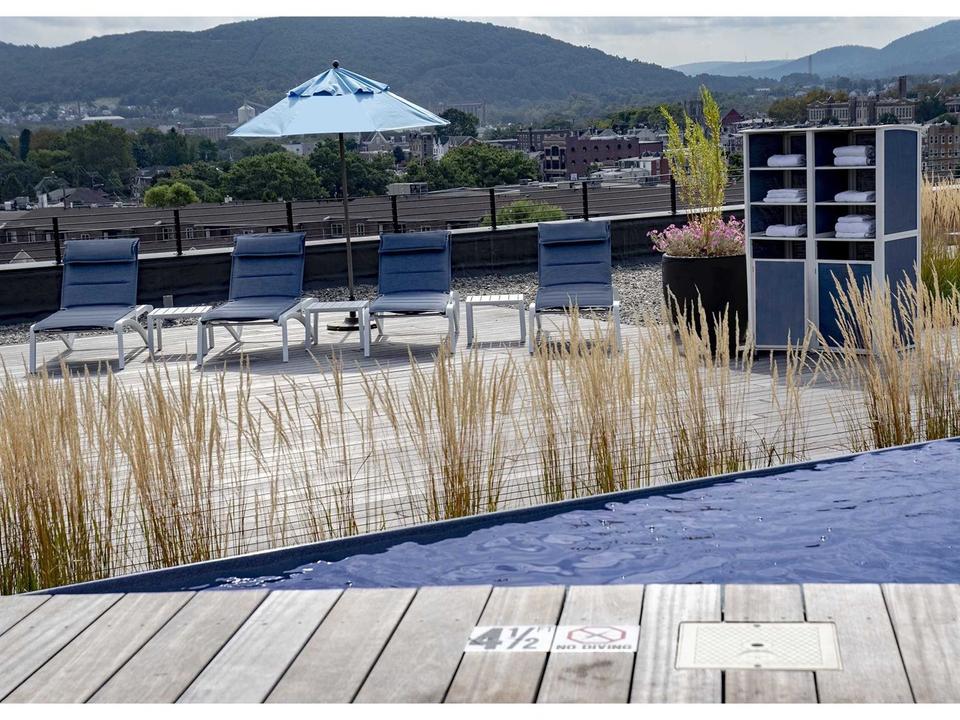 Sunset Glacier White Aluminum Resin Outdoor Lounge Set in Madras Blue