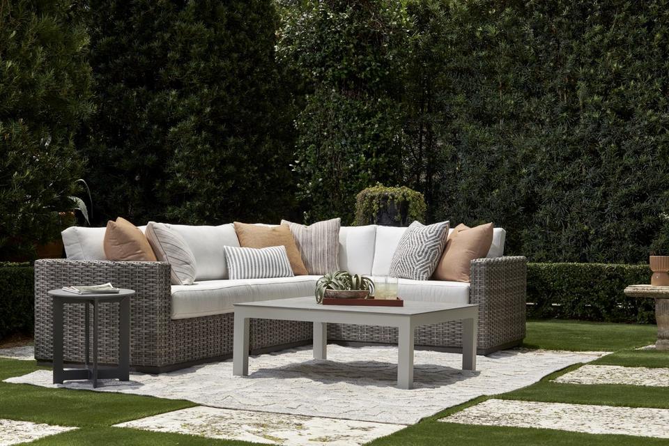 Hyannis Sectional Lounge Set