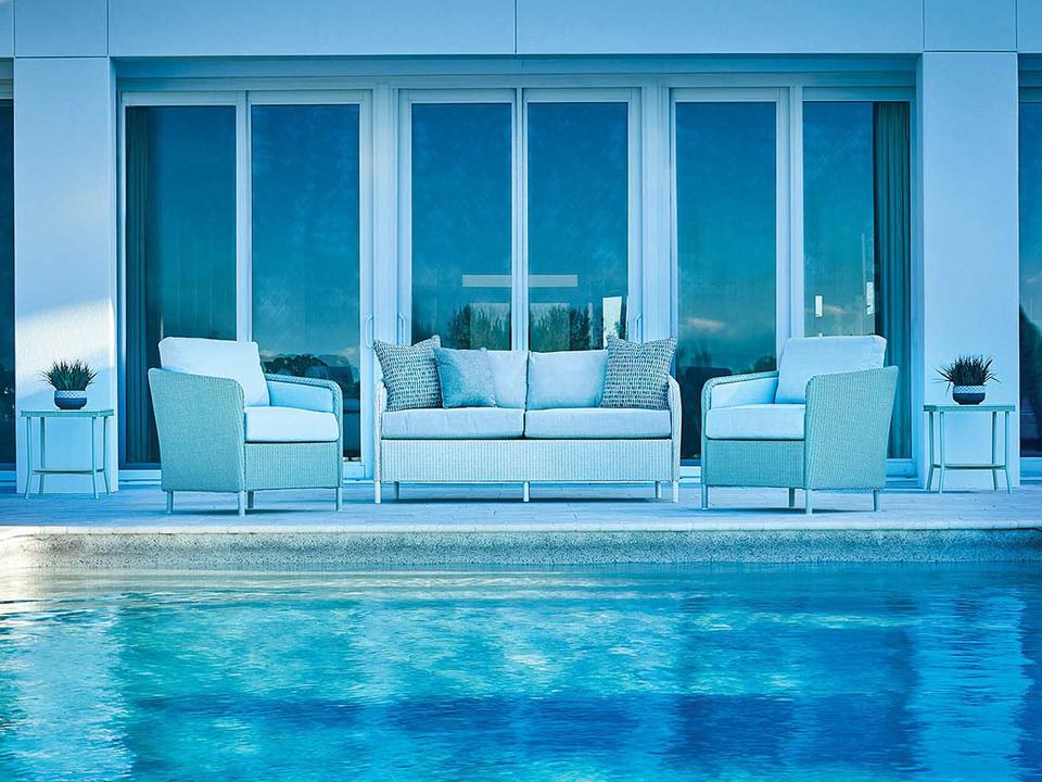 Visions Wicker Outdoor Patio Lounge Set