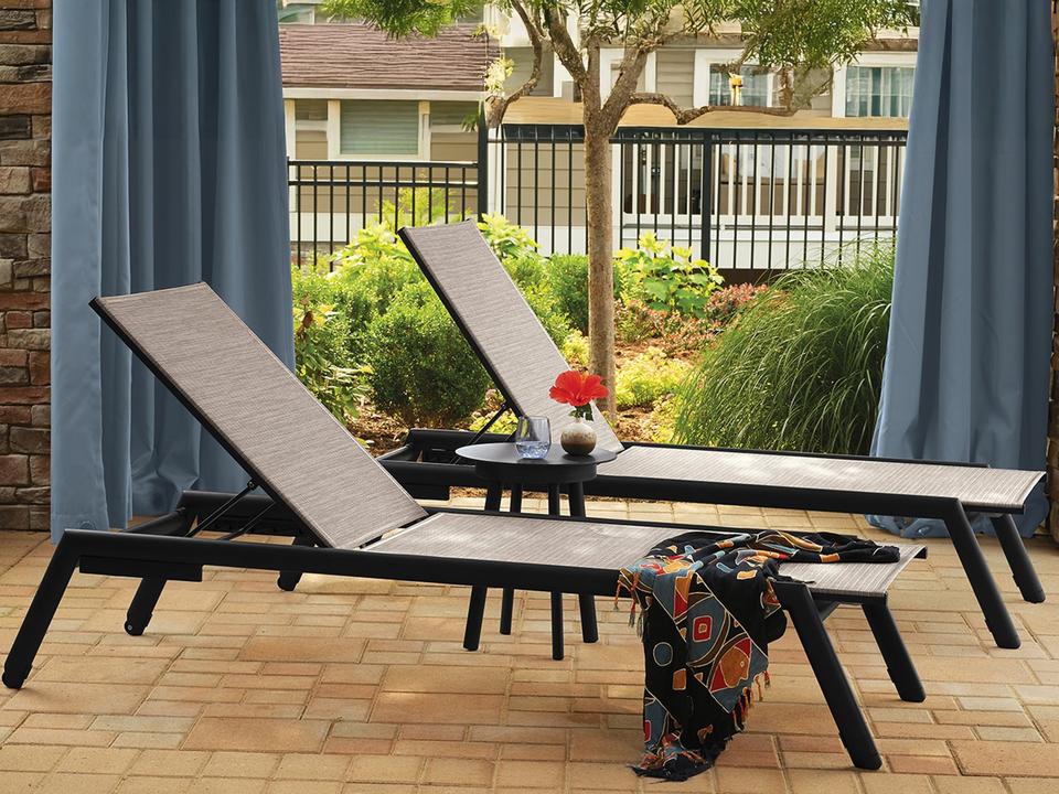 Eiland Patio Lounge Set of 2 Chaise Lounges And Side Table
