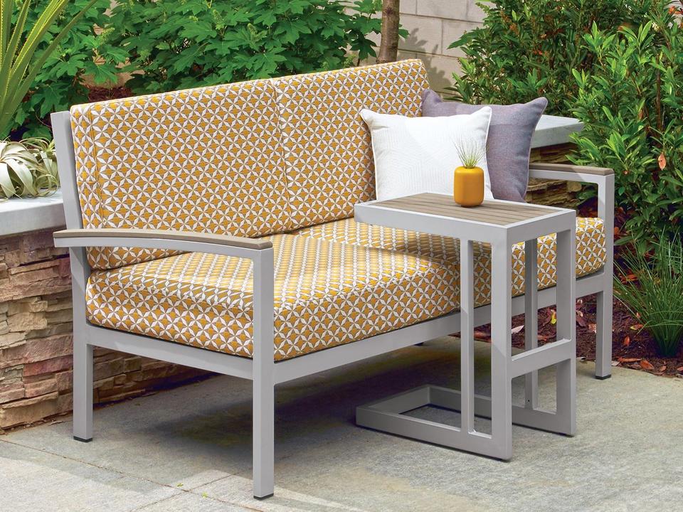 Travira Patio Lounge Set