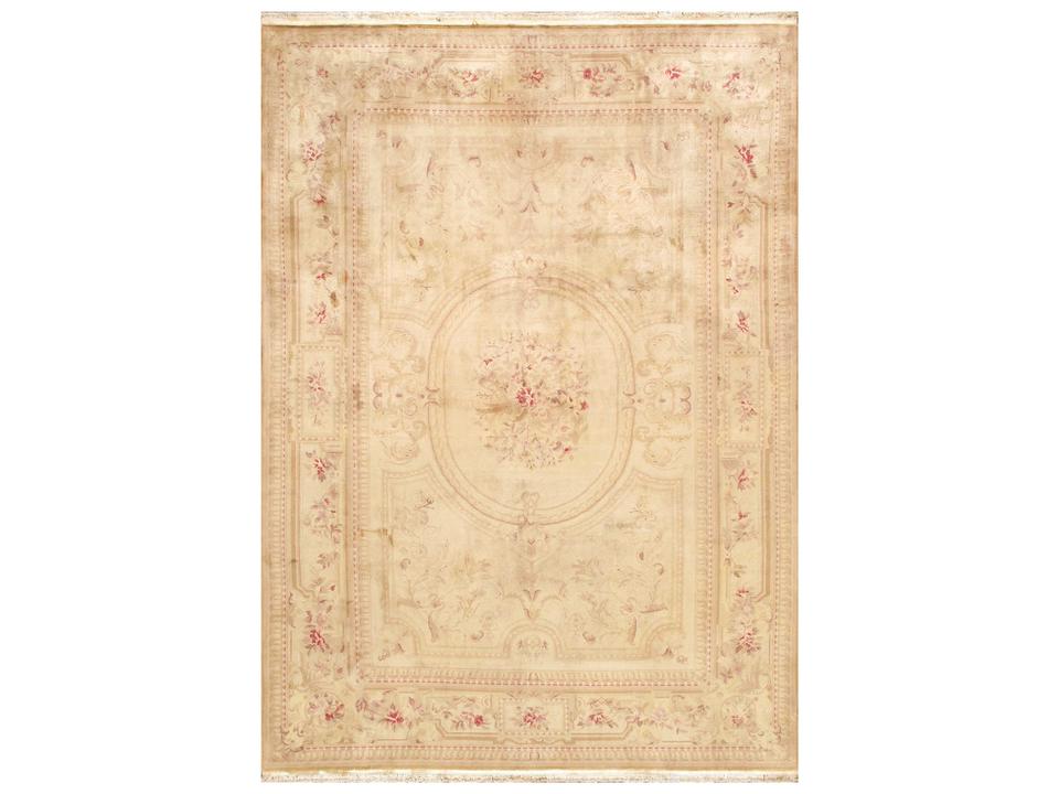 Azerbaijan Hand-Knotted Bordered Area Rug in Lamb's Wool