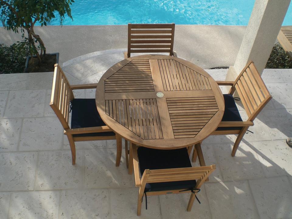 Classic Outdoor Dining Set