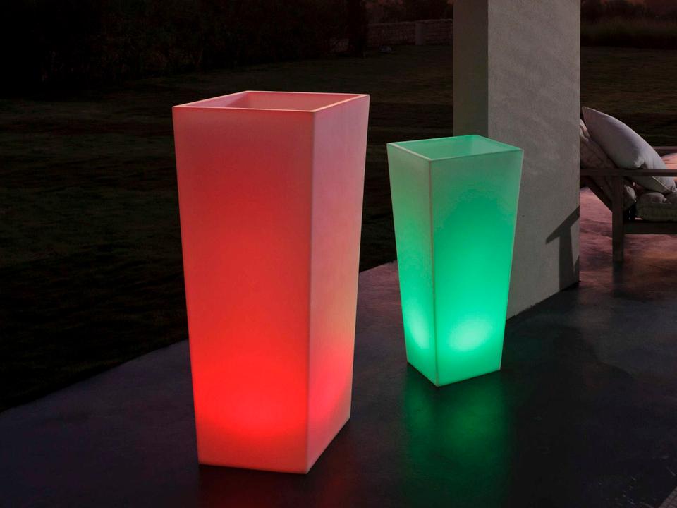 Rumba LED Outdoor Floor Light in White Polyethylene with SmartMesh Control