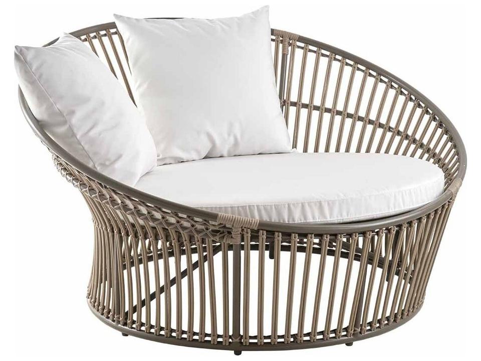 Exterior Olympia Nest AluRattan Lounge Bed in Moccachino