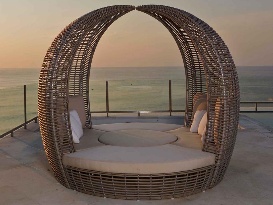 Halo Kubu Mushroom Aluminum Cushion Lounge Bed