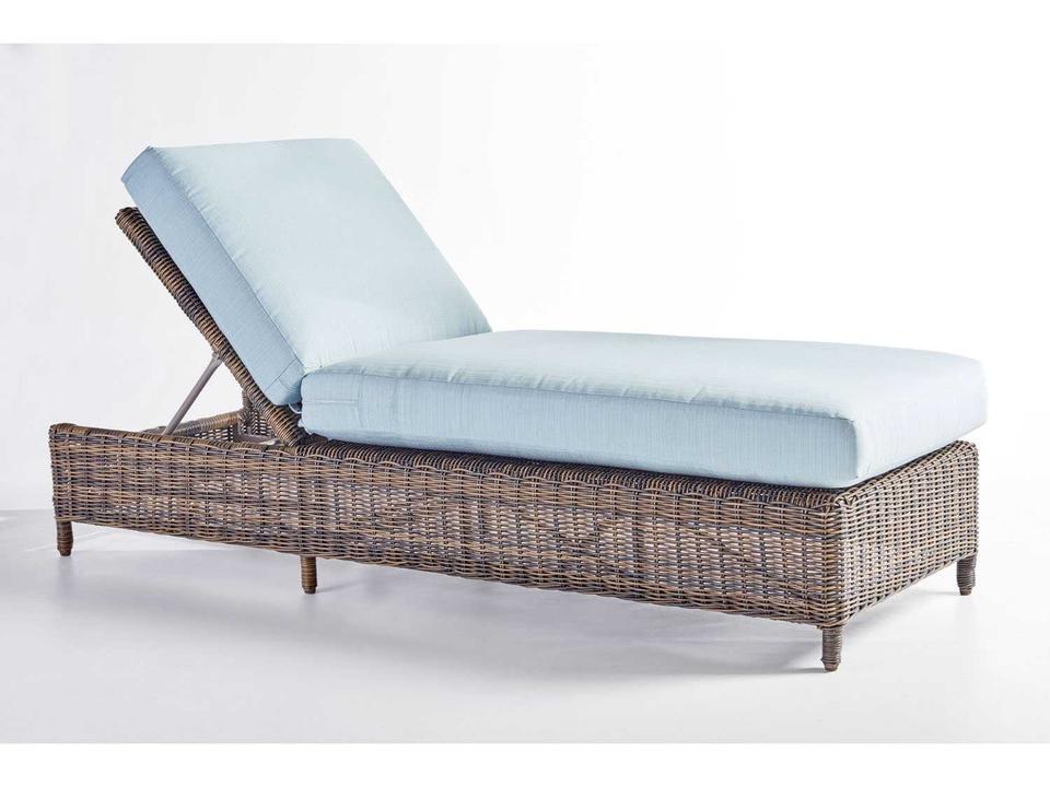 Del Ray Wicker Chaise Lounge in Chestnut