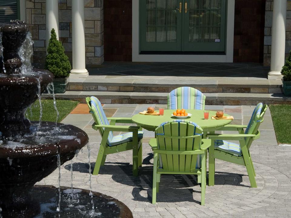 Salem Rounds Recycled Plastic Outdoor Patio Dining Set