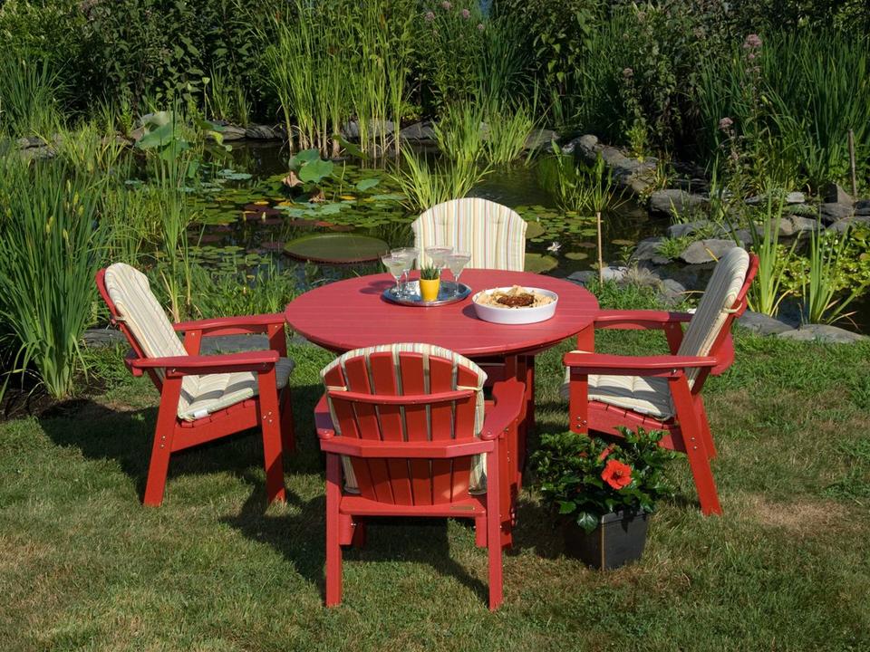 Salem Rounds Recycled Plastic Outdoor Dining Set