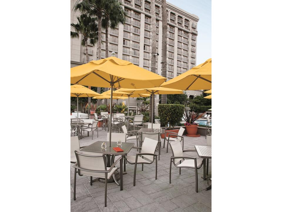 South Beach Relaxed Sling Aluminum Dining Set