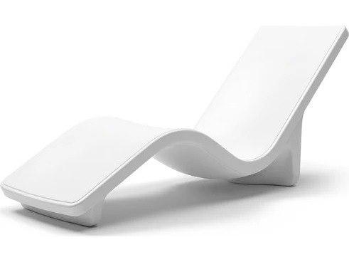 Highcloud White Resin Chaise Lounge