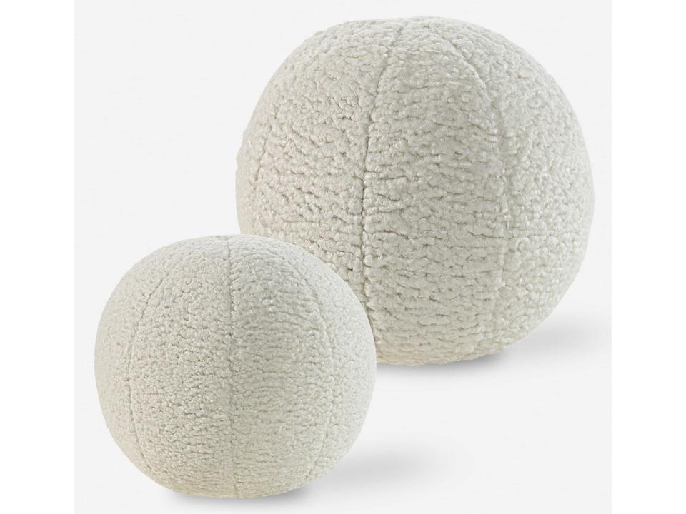 Pillows & Throws