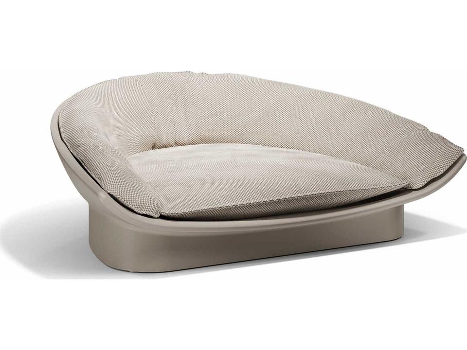 Luna Outdoor Daybed in Recyclable Polyethylene and Ecru Upholstery by Ramón Esteve