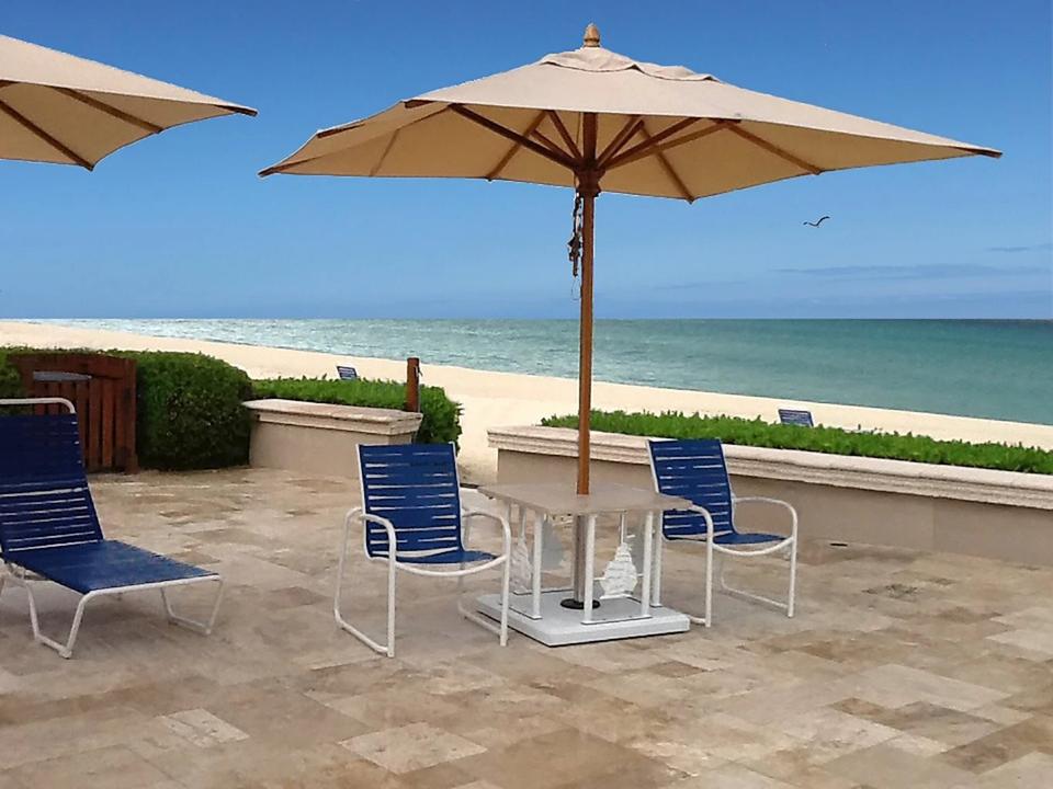 Safari 11.5 Foot Square Eucalyptus Pulley Lift Umbrella