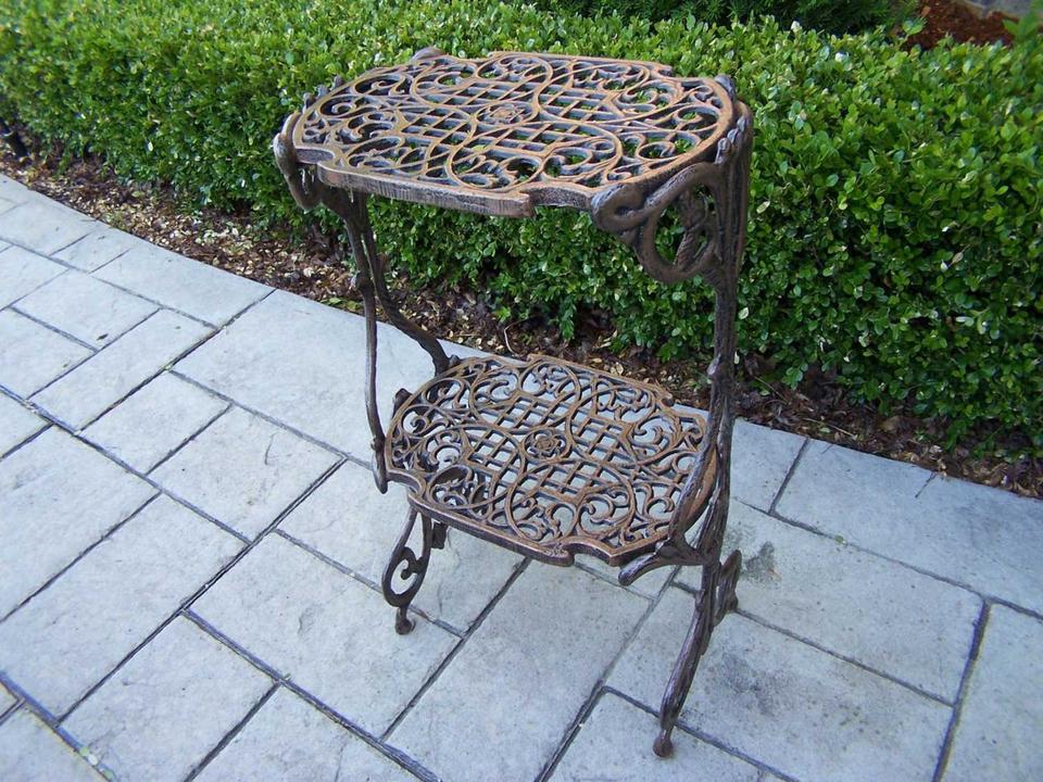 Mississippi 2 Level Cast Iron Plant Stand in Antique Bronze