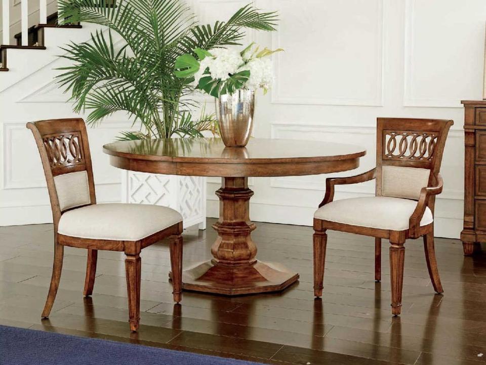 Old Town Dining Room Set