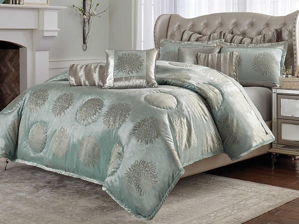 Regent 9-Piece Queen Velvet Comforter Set Ice Blue Silver