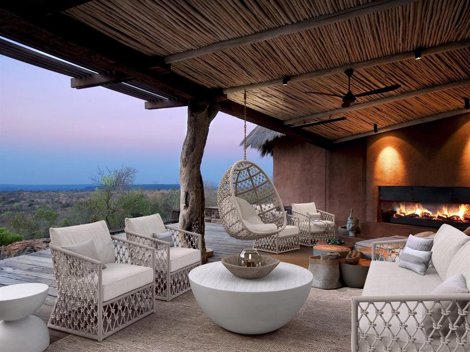 Amelia White Rope Patio Lounge Set