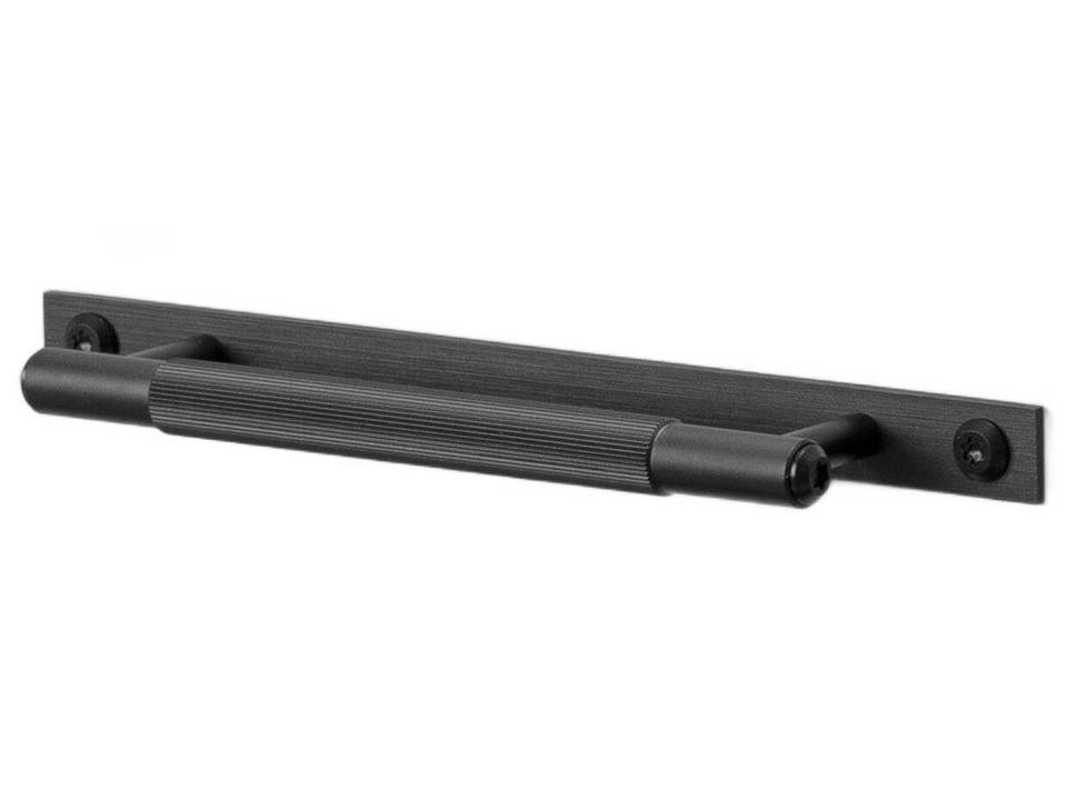 Linear Pull Bar with Plate in Black Anodized Aluminum