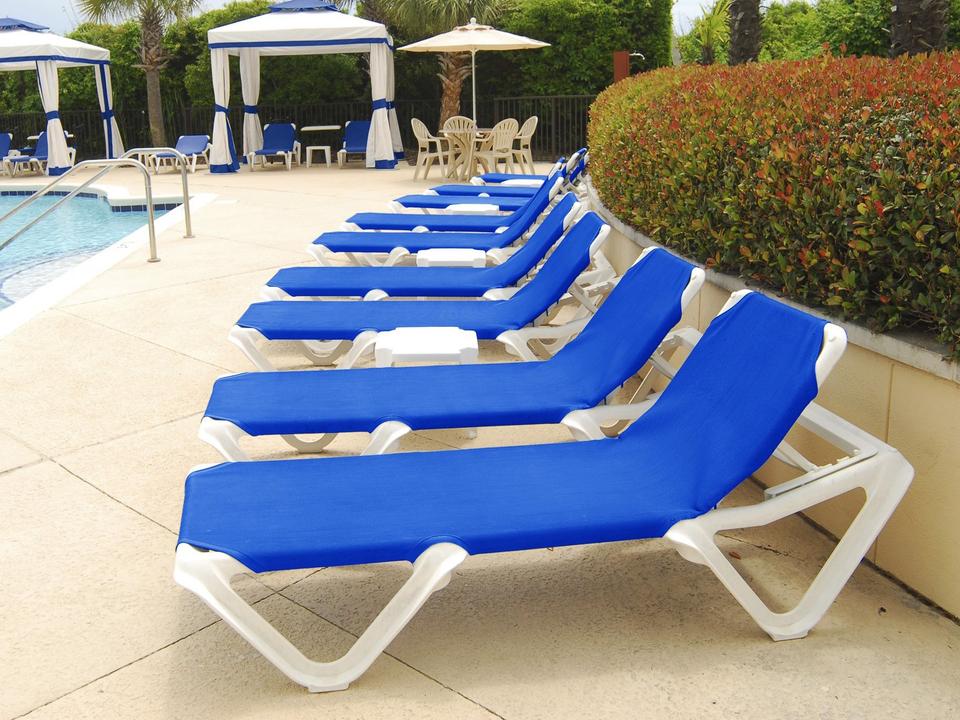 Nautical Sling Resin White Patio Lounge Set in Blue