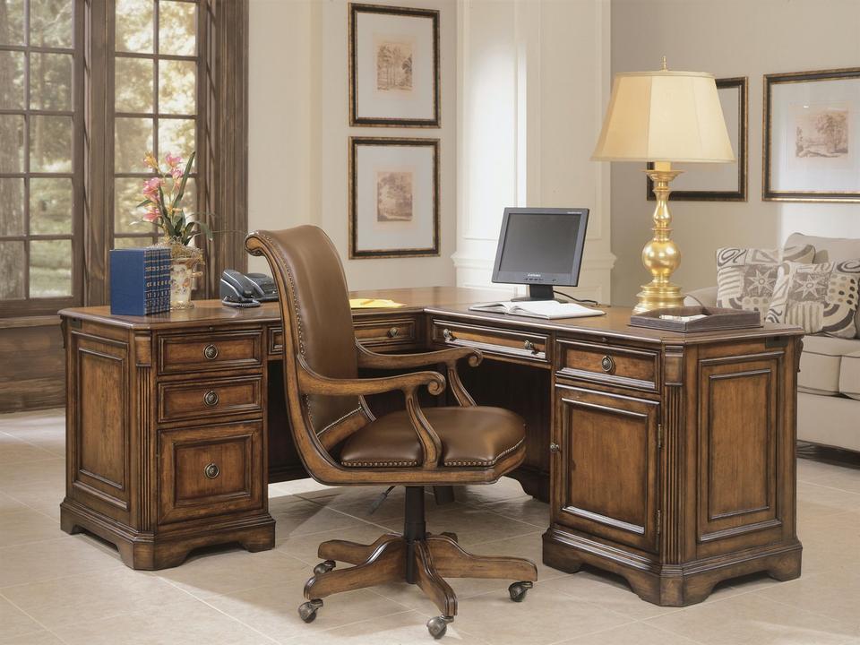 Brookhaven Executive L Right Return Desk in Distressed Clear Cherry